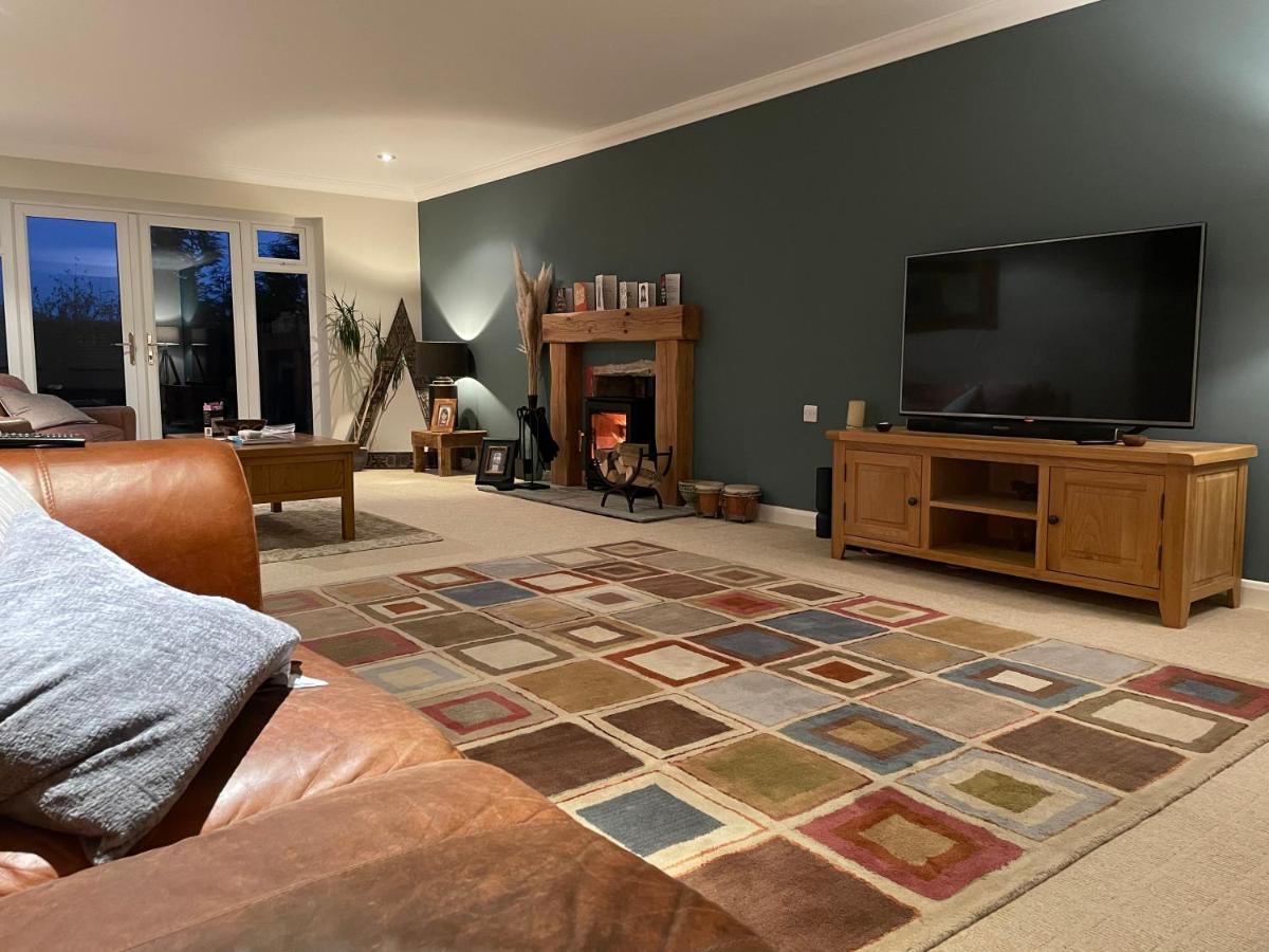 Executive Home With Plenty Of Room Ely Exteriér fotografie