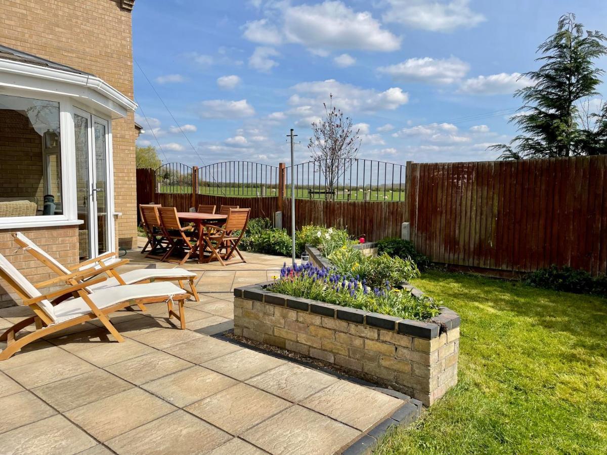 Executive Home With Plenty Of Room Ely Exteriér fotografie