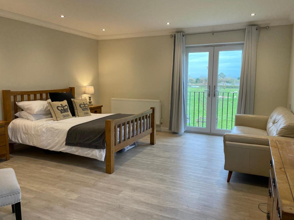 Executive Home With Plenty Of Room Ely Exteriér fotografie